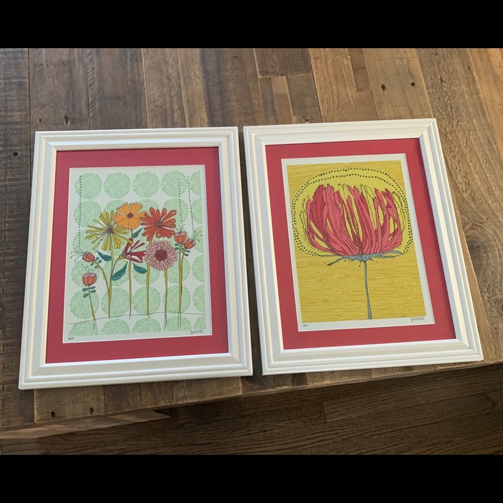 Set of two framed pictures.